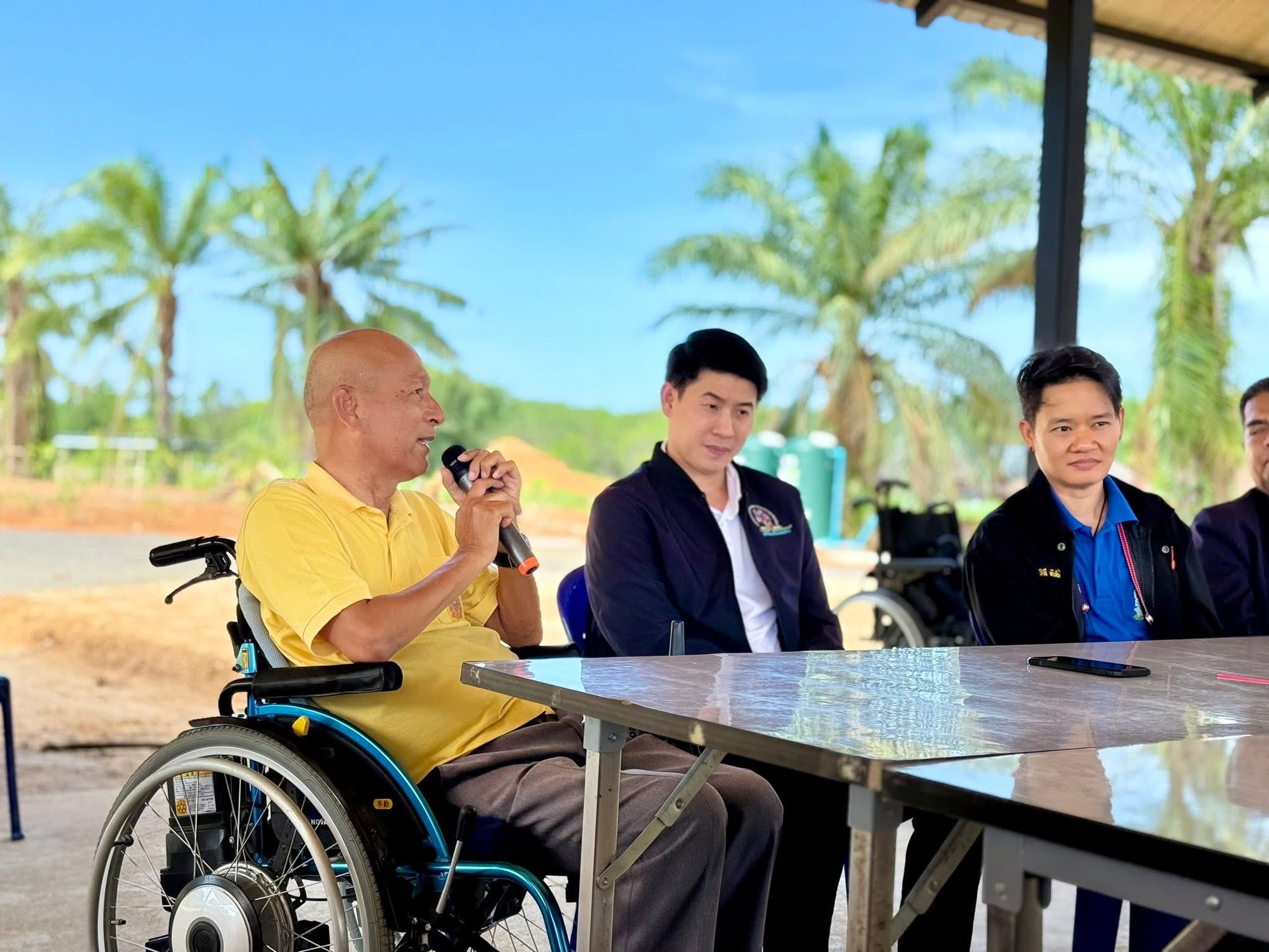 พลอากาศตรี ภราดร คุ้มทรัพย์ และคุณรณกริษฐ์ เอื้อพิพัฒนากูล ที่ปรึกษามูลนิธิฯ ได้ลงพื้นที่ศูนย์เรียนรู้ร่วมฯ ต.บ่อทอง อ.หนองจิก จ.ปัตตานี