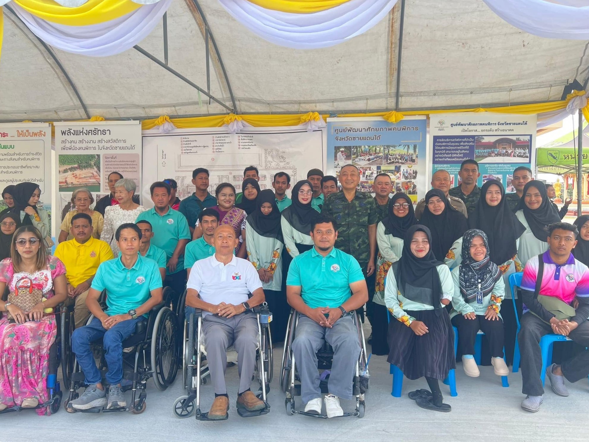  ประธานมูลนิธิพัฒนาศักยภาพคนพิการ ได้เดินทางเพื่องานทอดผ้าป่าสามัคคี สมทบทุน“โครงการจัดสร้างศูนย์พัฒนาศักยภาพคนพิการ จังหวัดชายแดนใต้ 